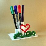 استند طرح معلم و جامدادی رومیزی