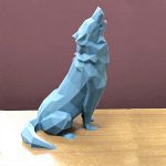 مجسمه گرگ چند ضلعی زوزه‌کش - تصویر 2